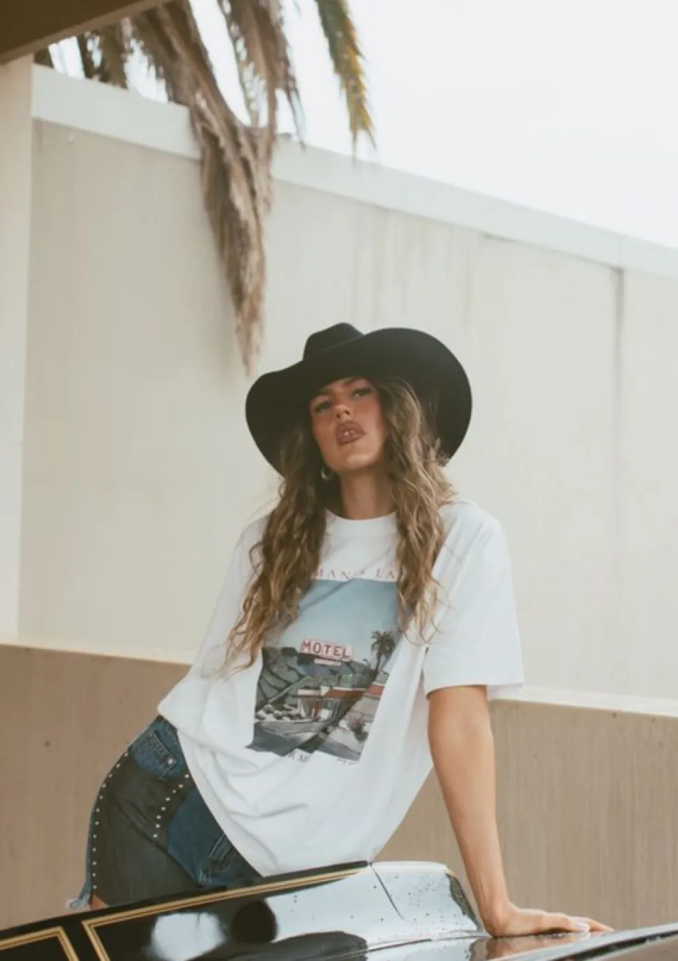 FAR MER No Vacancy Crew Tee