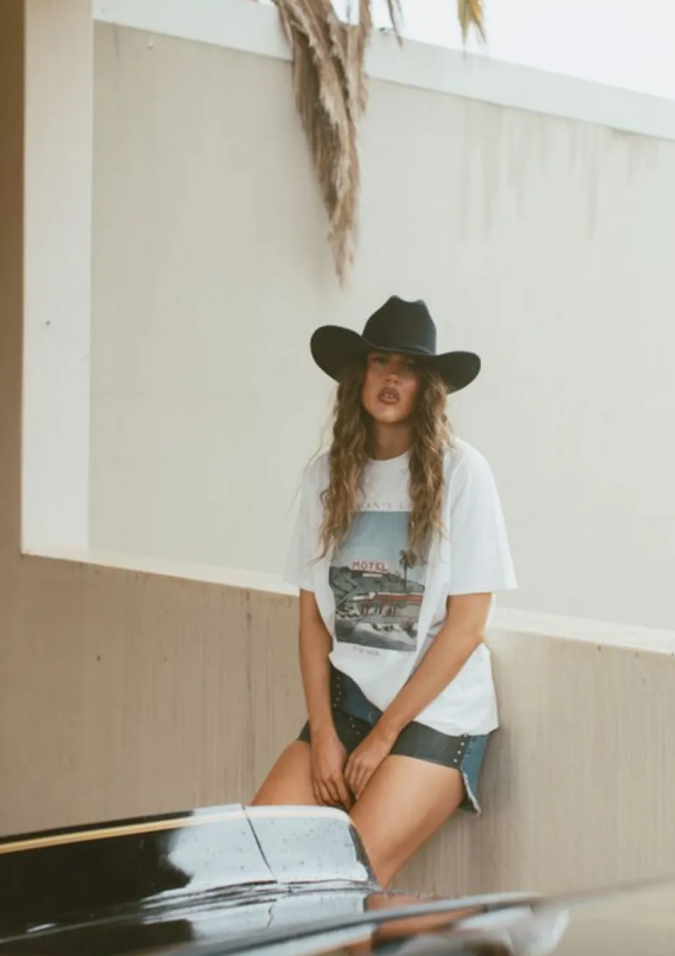 FAR MER No Vacancy Crew Tee