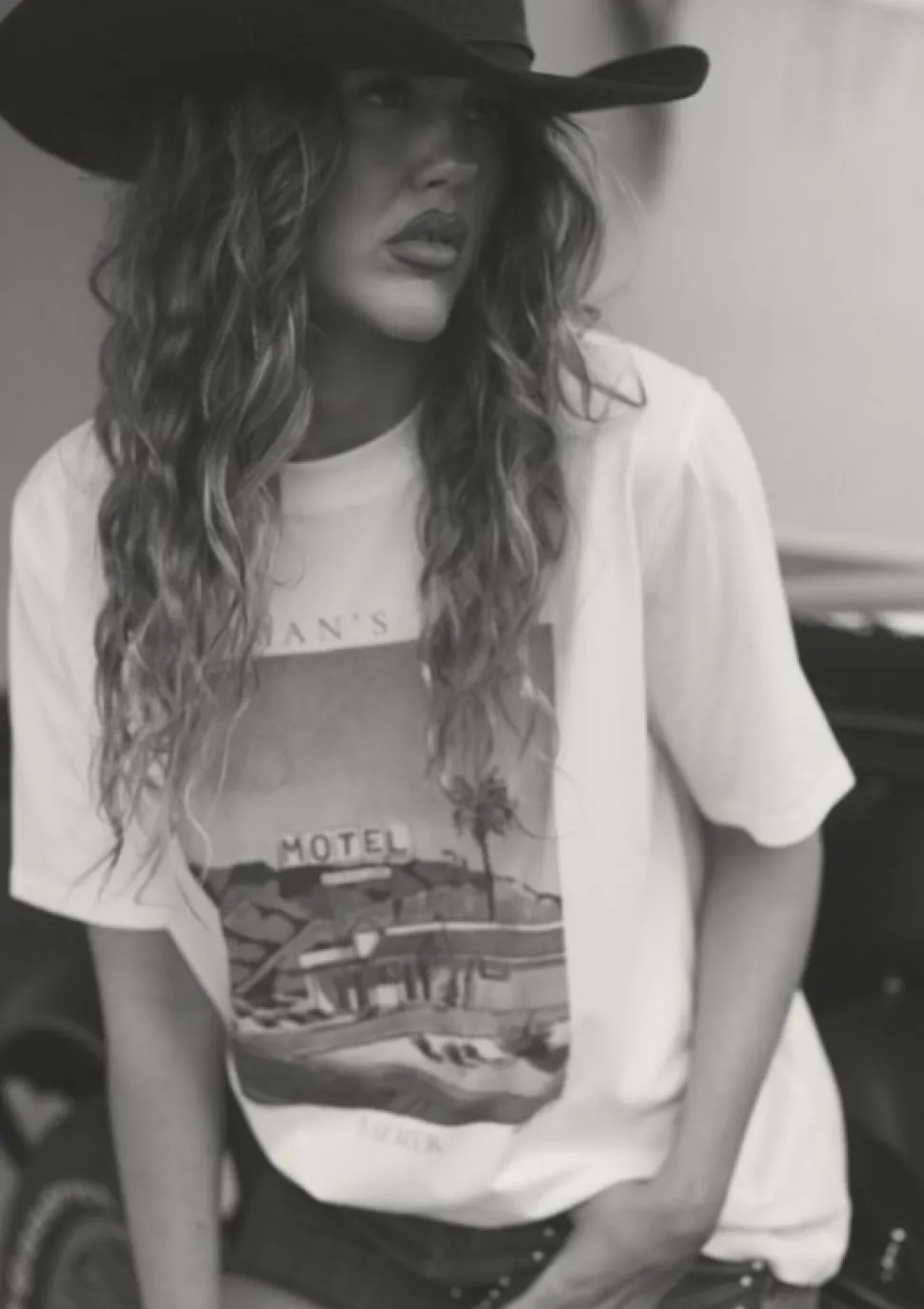 FAR MER No Vacancy Crew Tee