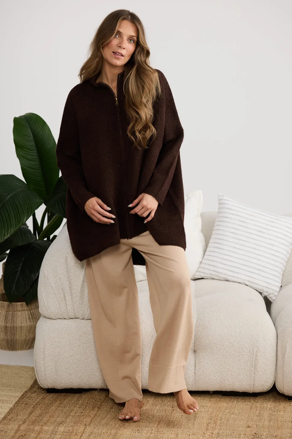 Home Love Woodside Poncho - Chocolate