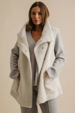 Talamaya Sherpa Cuddle Gillet - Latte